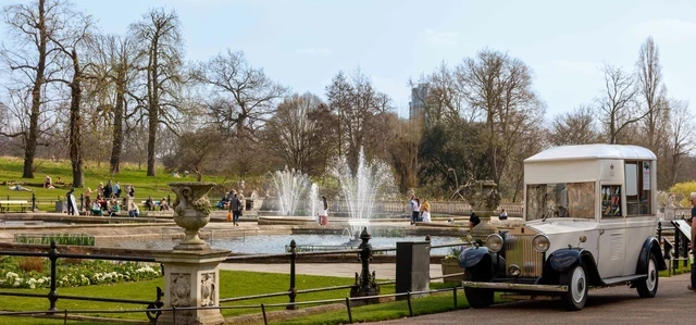 Ice Cream Vans in Kensington Gardens